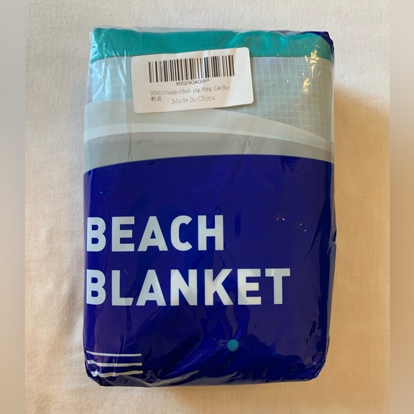 NIB - Sandproof 79” X 82” Oversized Beach Blanket in Color: Lake Blue - Picture 8 of 13